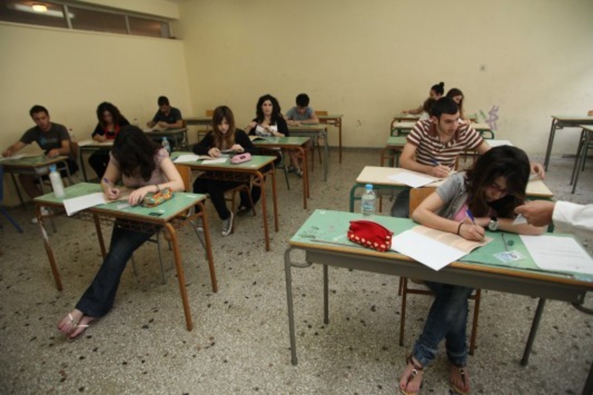 Αποφασίζουν για απεργίες μέσα στις πανελλαδικές εξετάσεις – Σε ομηρεία χιλιάδες μαθητές