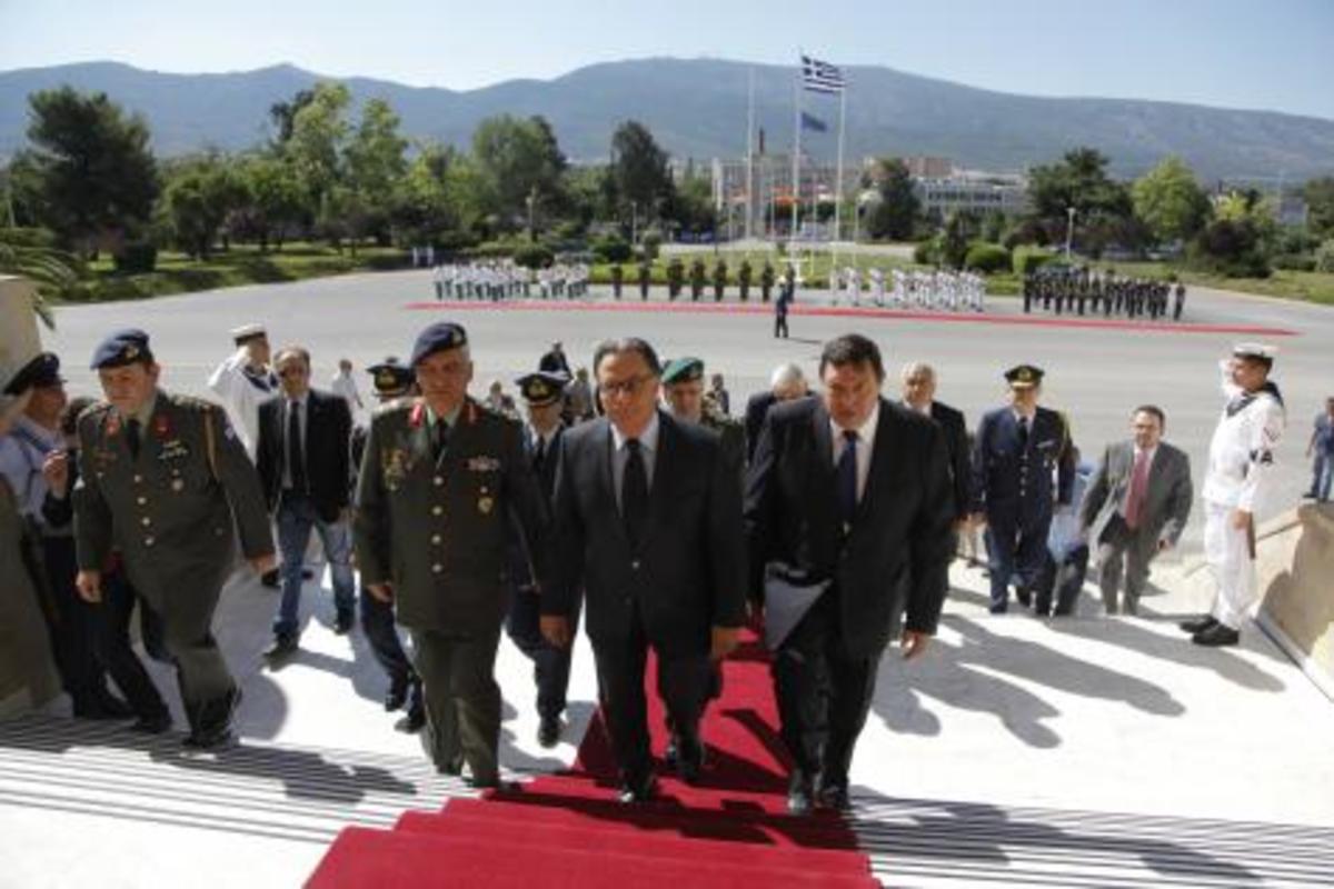Λίστα με 100 ονόματα για “αποστρατείες και προαγωγές στο γραφείο Παναγιωτόπουλου
