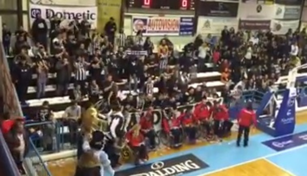 Στιγμές ανθρωπιάς στο ημίχρονο του Κολοσσός – ΠΑΟΚ (VIDEO)