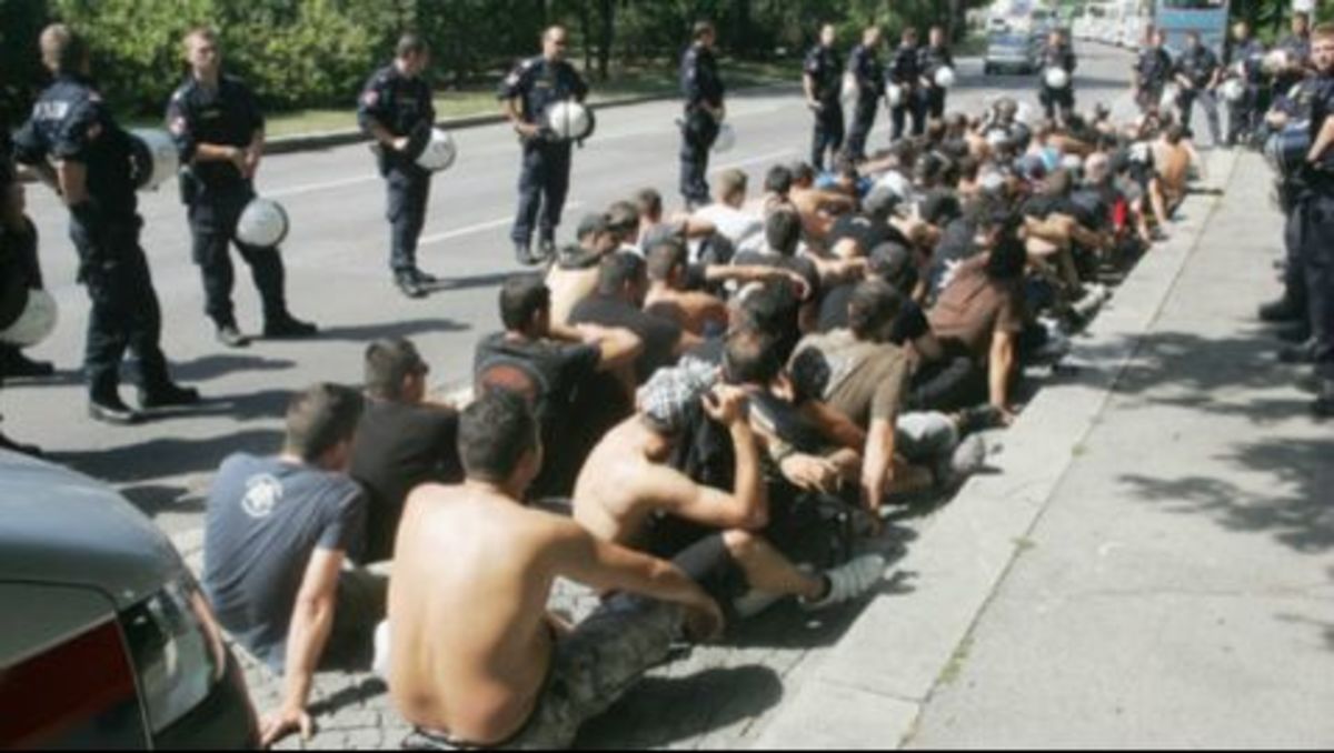 Έβαλαν τους οπαδούς του ΠΑΟΚ να κάτσουν στην άσφαλτο! (PHOTOS+VIDEO)