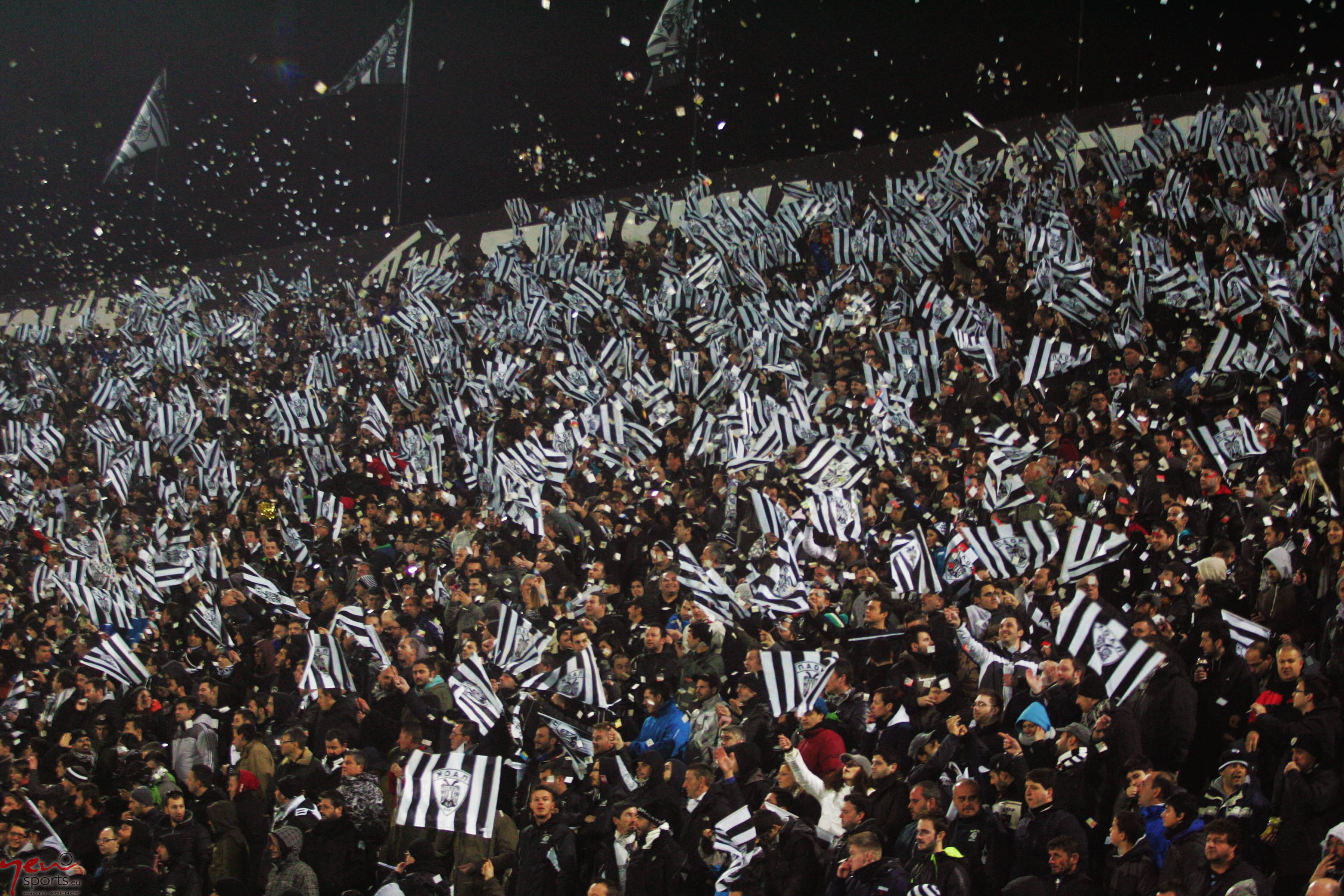 Οι οπαδοί του ΠΑΟΚ βρήκαν έναν τρόπο για να βρεθούν κοντά στην ομάδα τους ΦΩΤΟ NEWSPORTS.