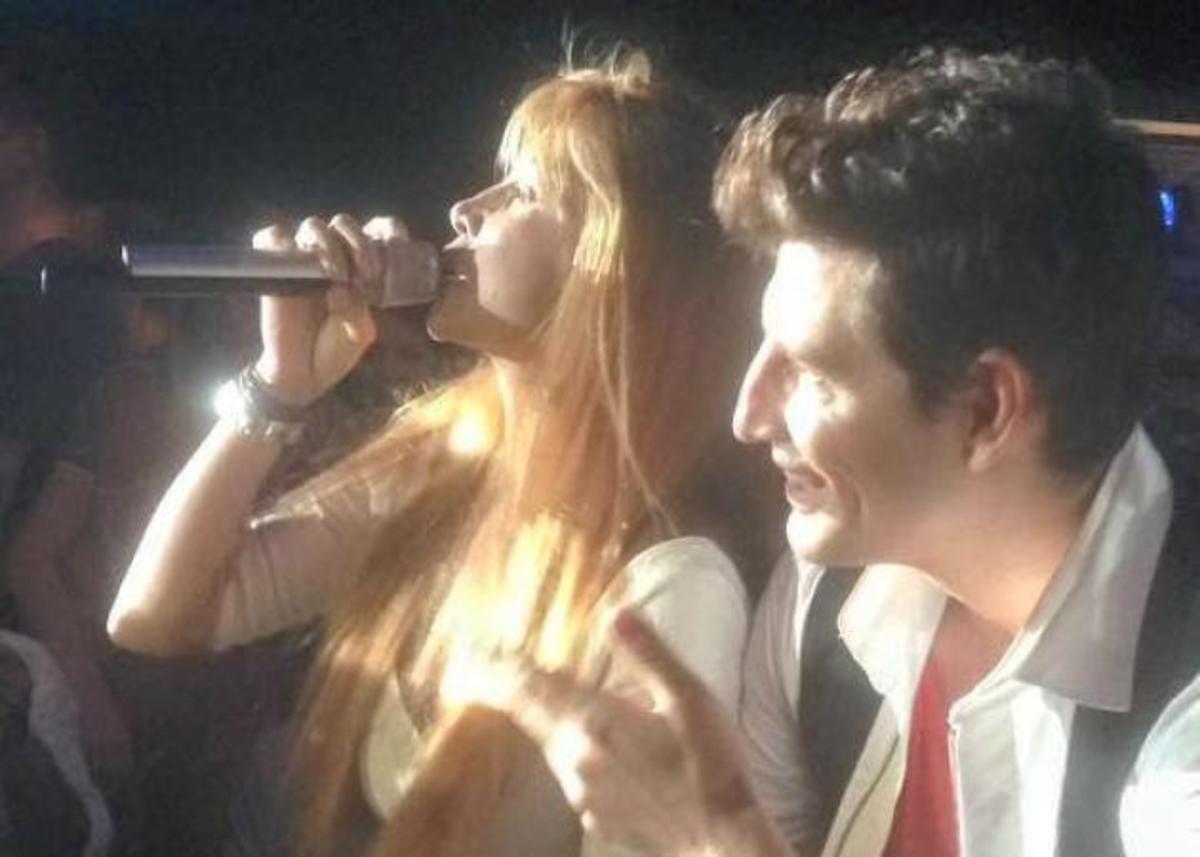 Η Πάολα διασκέδασε στον Σάκη Ρουβά! Η πρώτη εμφάνιση μετά το θάνατο του πατέρα της! Φωτό και βίντεο