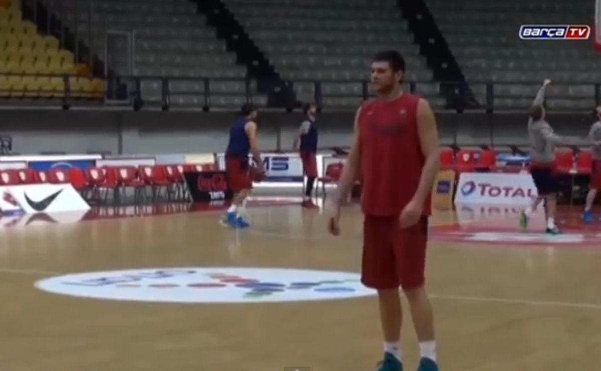 Η επιστροφή του Παπανικολάου στο ΣΕΦ (VIDEO)