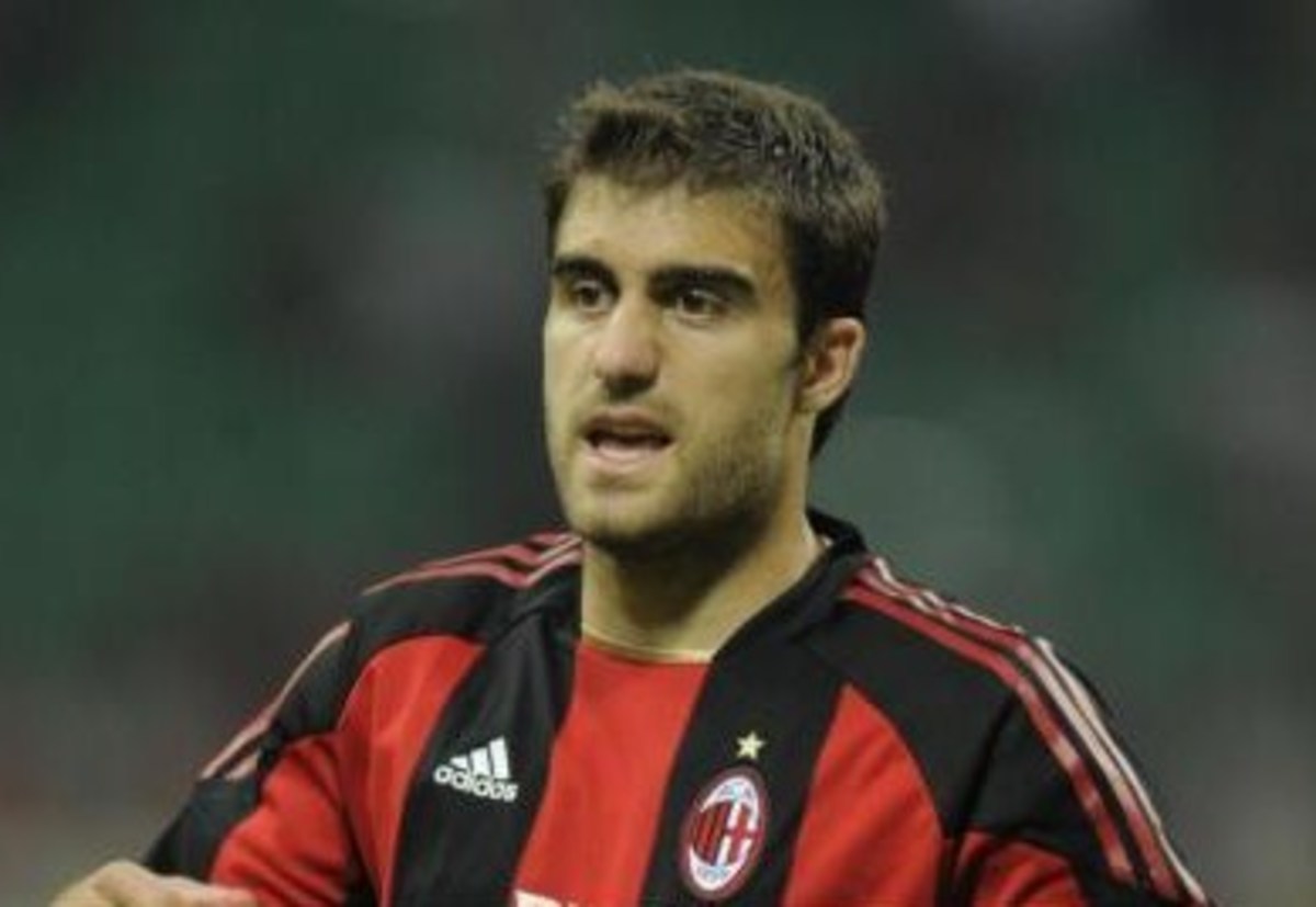 Ανοιχτό το ενδεχόμενα να αποχωρήσει το καλοκαίρι από τη Μίλαν ο Παπασταθόπουλος