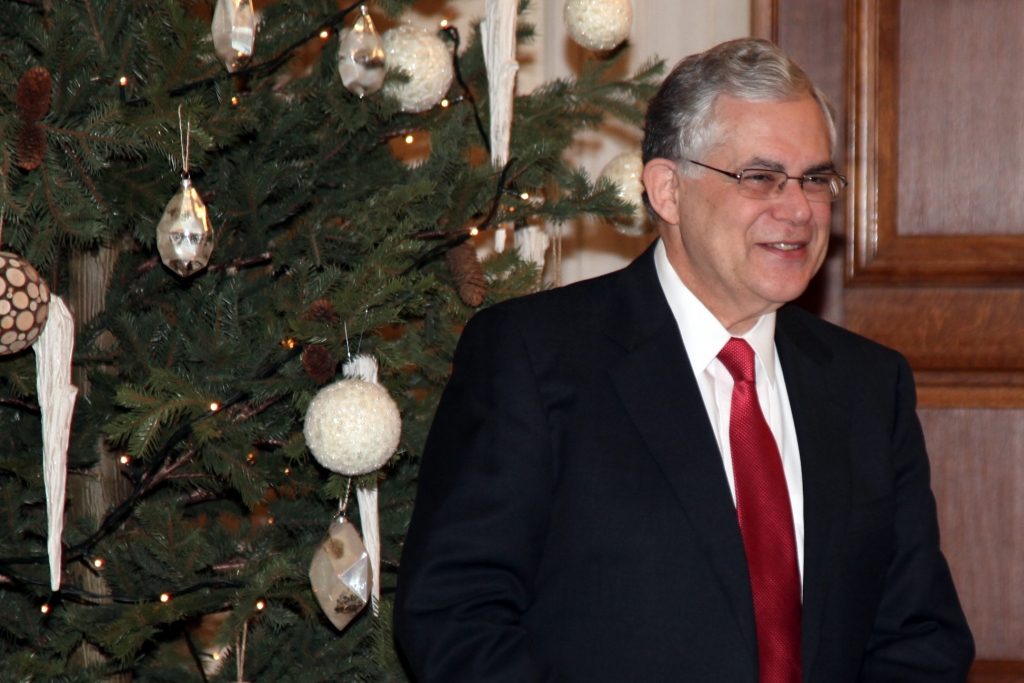 Σοβαρές προκλήσεις θα αντιμετωπίσει ο Λ.Παπαδήμος μέσα στο 2012