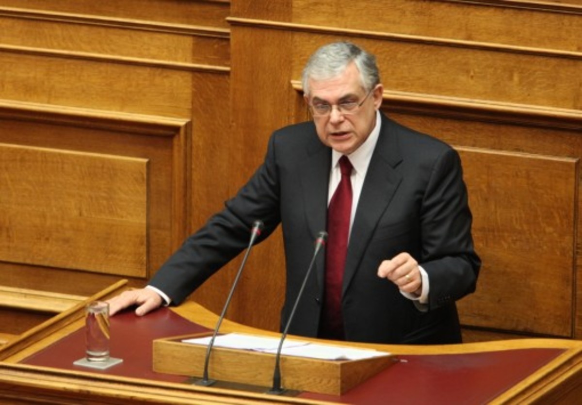 Παπαδήμος: Η χώρα κινδυνεύει