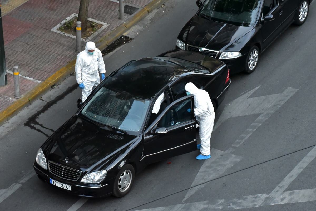 Τρομοκρατική επίθεση κατά του Λουκά Παπαδήμου στην “καρδιά” της Αθήνας! Η βόμβα πέρασε από μηχάνημα και δεν εντοπίστηκε