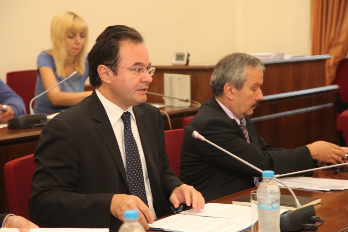 Πήρε πίσω την φωτογραφική διάταξη μετά την κατακραυγή