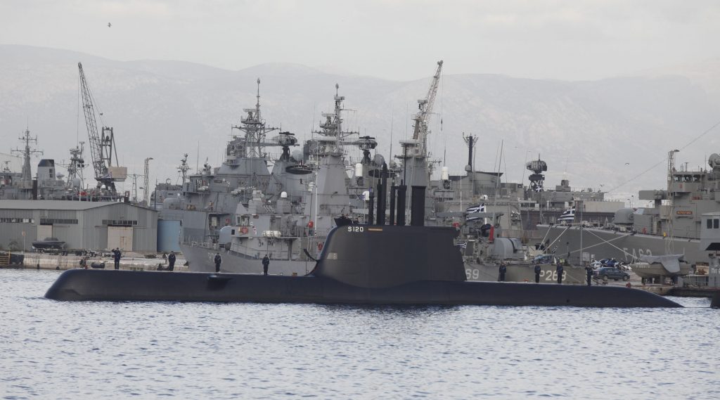 “Ο Σαμαράς πρέπει να θέσει το θέμα των υποβρυχίων στη Μέρκελ”