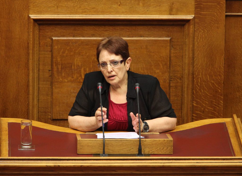 Παπαρήγα: “Είναι ένα μνημόνιο τέρας”