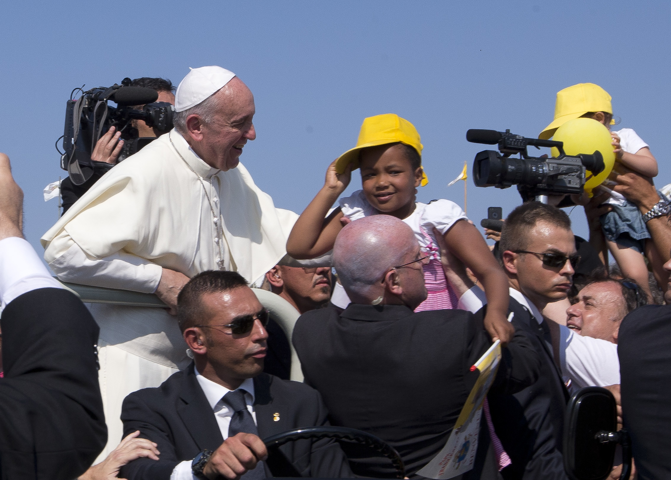 Τους τηλεφώνησε ο ίδιος ο Πάπας για να… «ξηλώσουν» το άγαλμα του