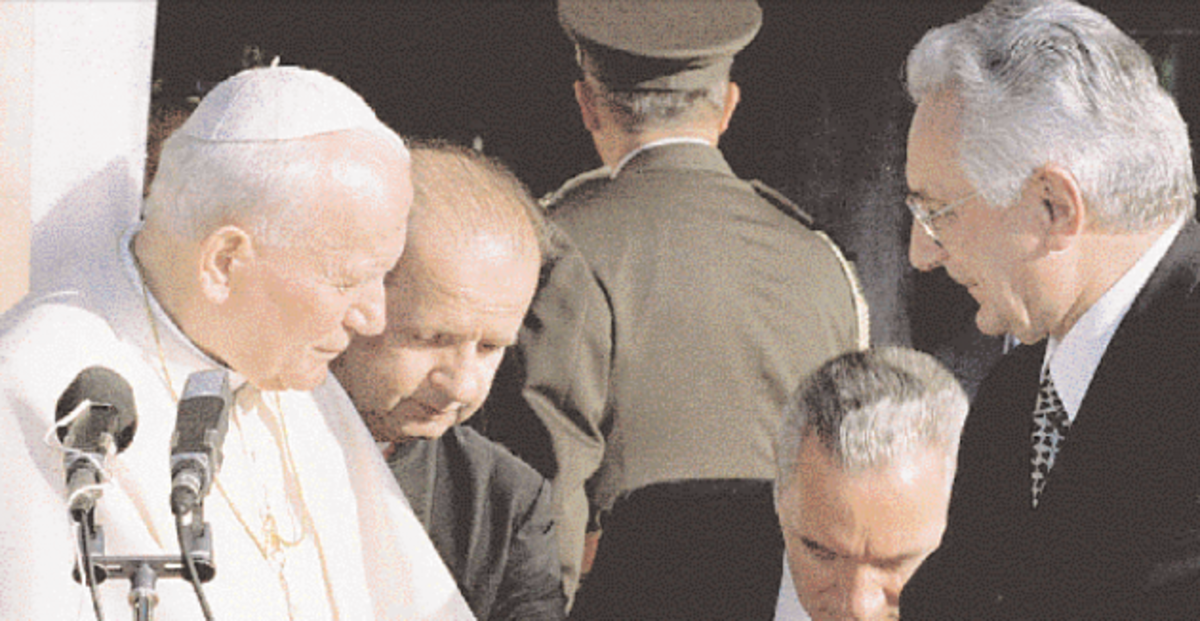 Όταν ο Πάπας “χαράσσει” σύνορα και διαλύει χώρες – Ο ρόλος του Βατικανού