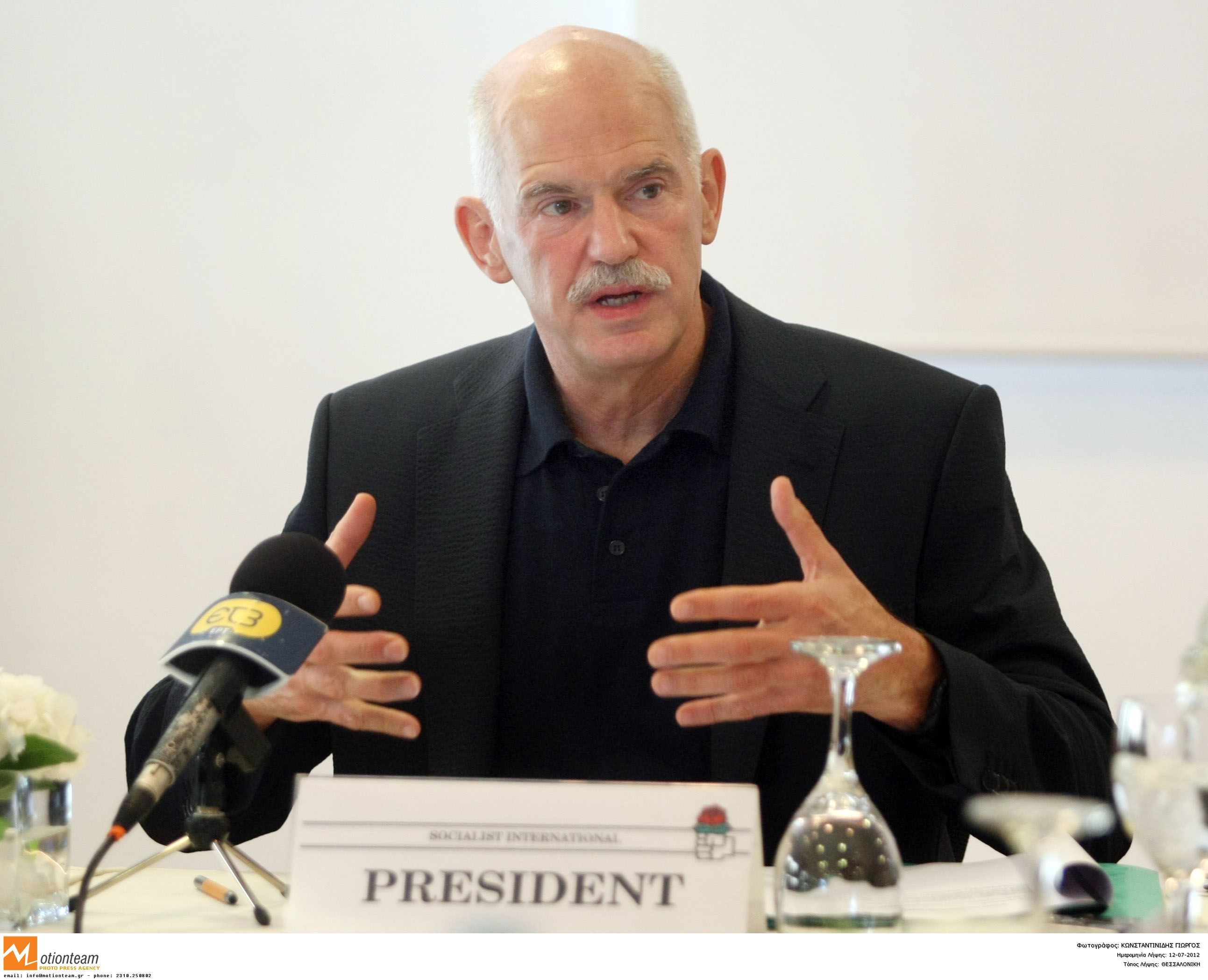 Μ’ έφαγαν οι αγορές και το κατεστημένο”