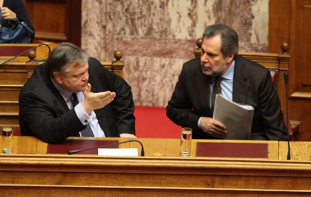 Παπουτσής κατά Βενιζέλου και στο βάθος υποψηφιότητα