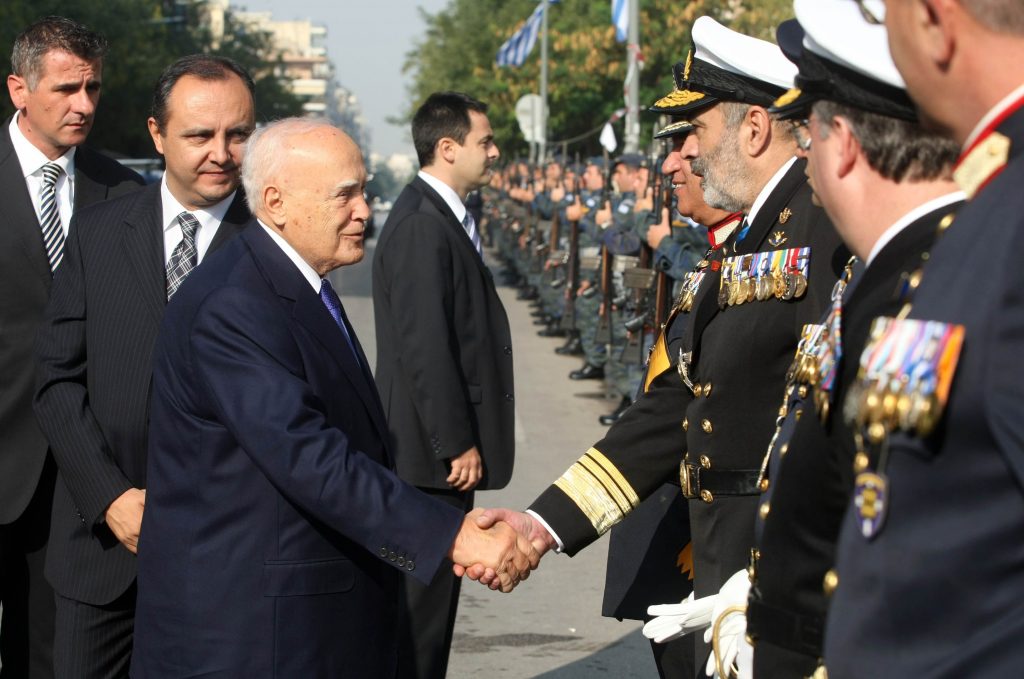 Συγκλονιστική επιστολή στρατιωτικού προς τον Κάρολο Παπούλια!