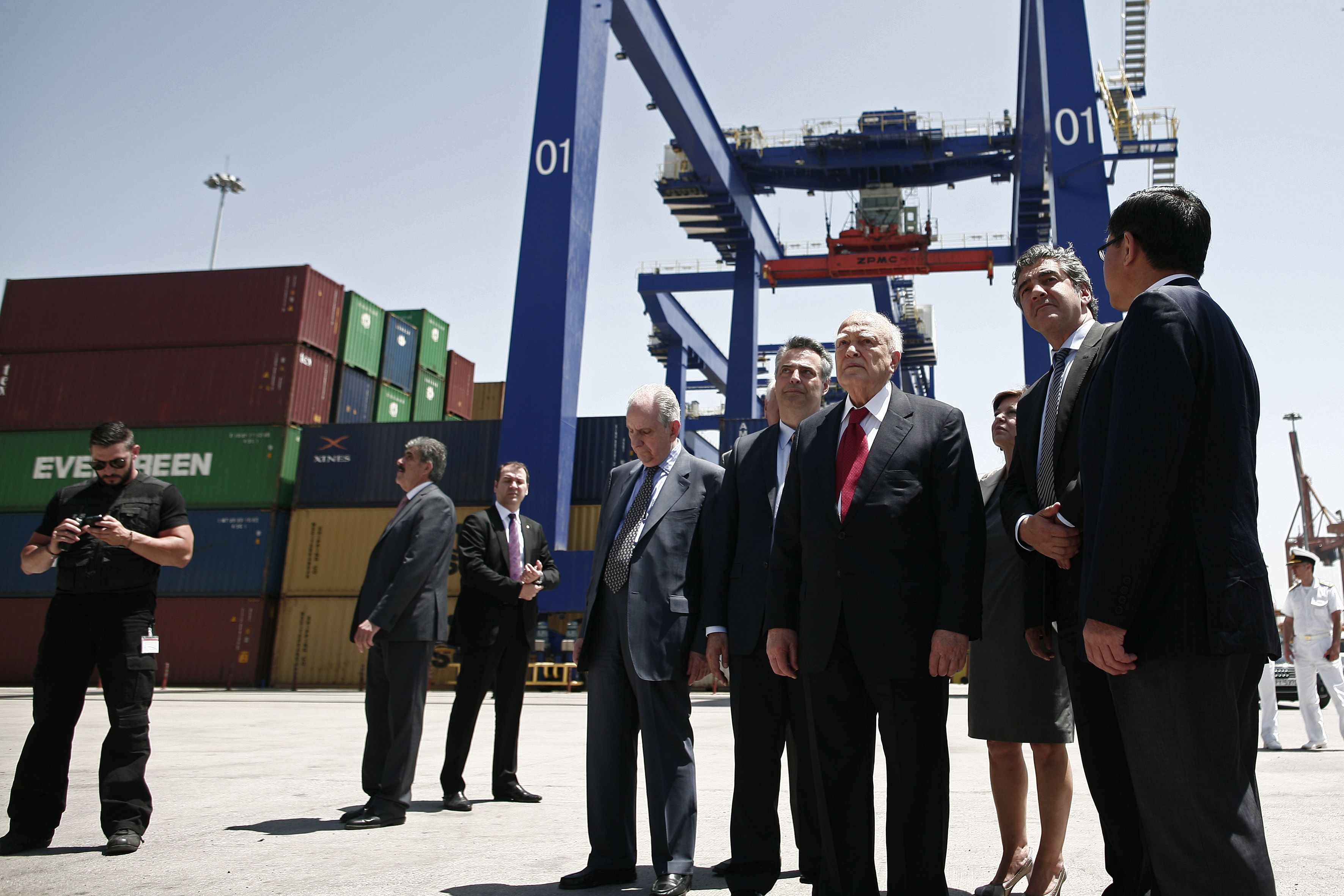 Στις εγκαταστάσεις της Cosco ο Κ. Παπούλιας: “περιμένουμε κι άλλους επενδυτές από την Κίνα”