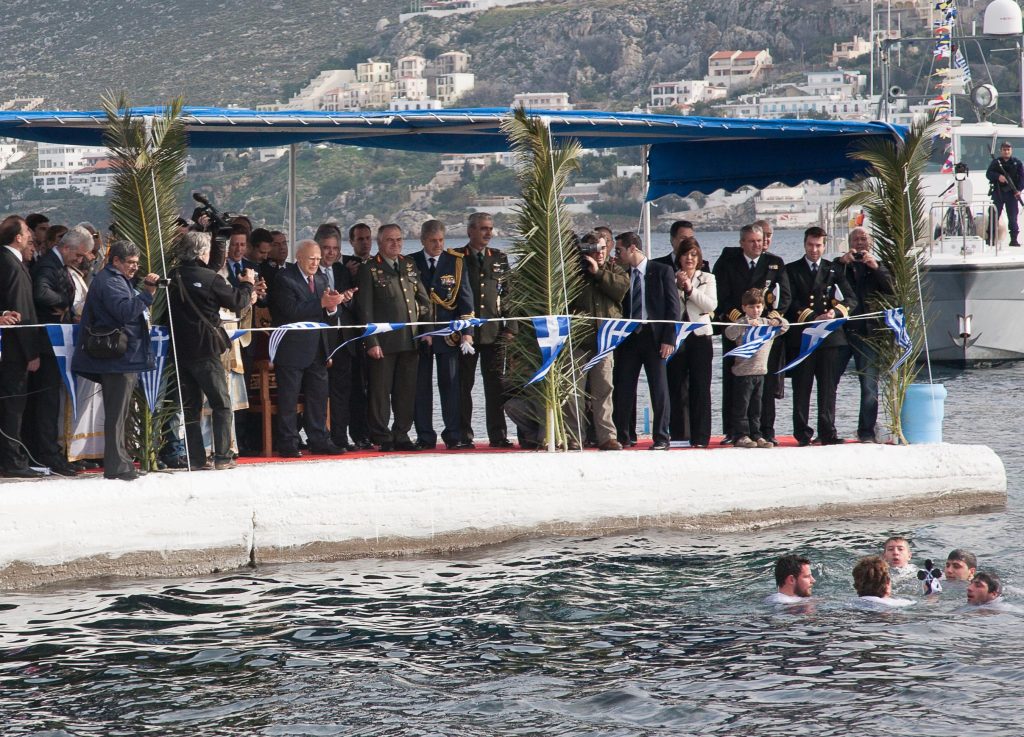 Παπούλιας: “Να ξεπεράσουμε όλοι μαζί τα τελευταία δύσκολα μέτρα της κρίσης”