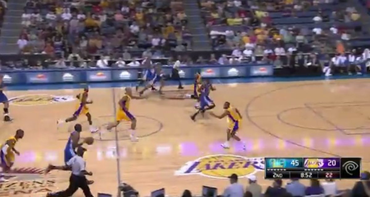 Ο Πράις πέταξε το παπούτσι του στον Ιγκουοντάλα (VIDEO)