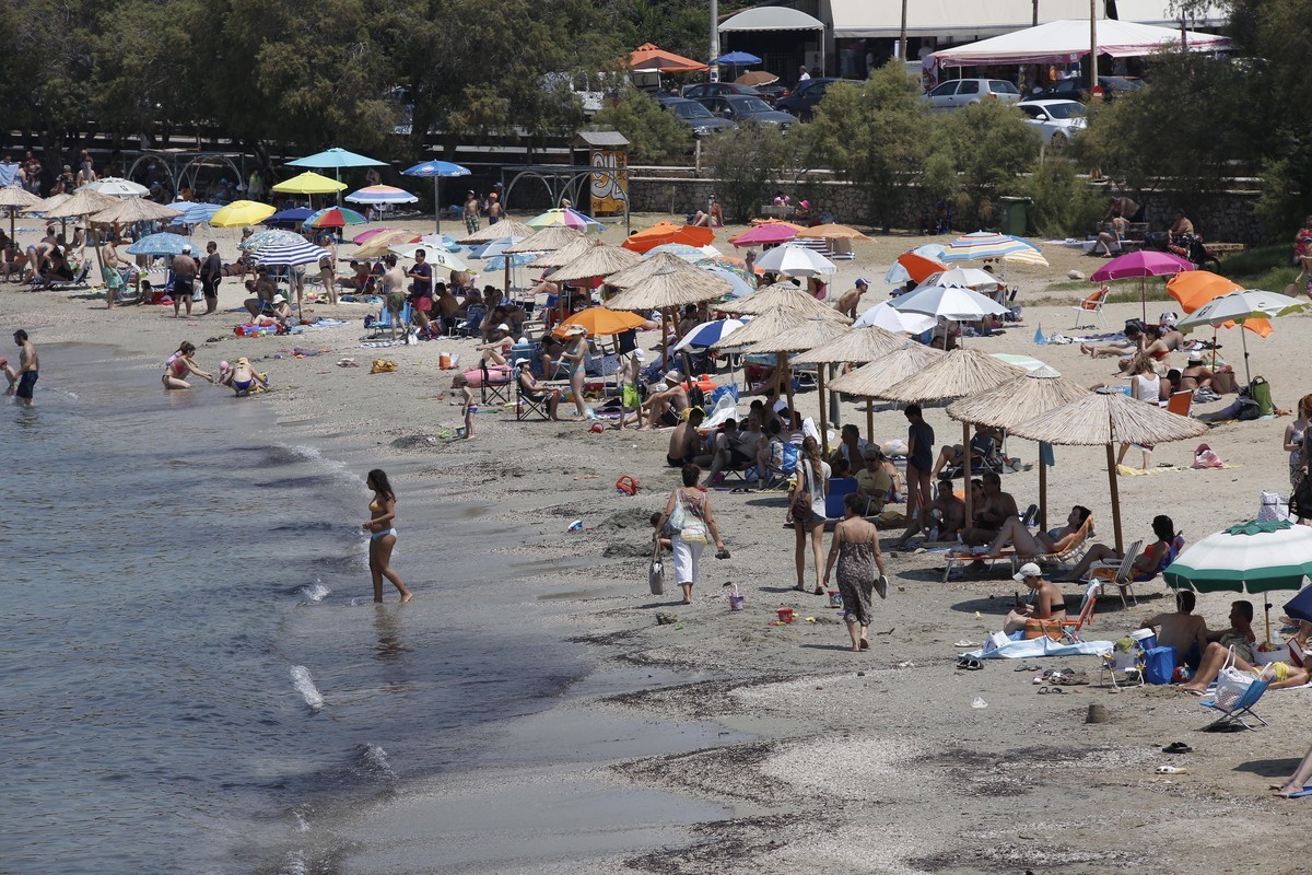 60χρονη δεν είχε αφήσει τσάντα για τσάντα στην παραλία της Βάρκιζας