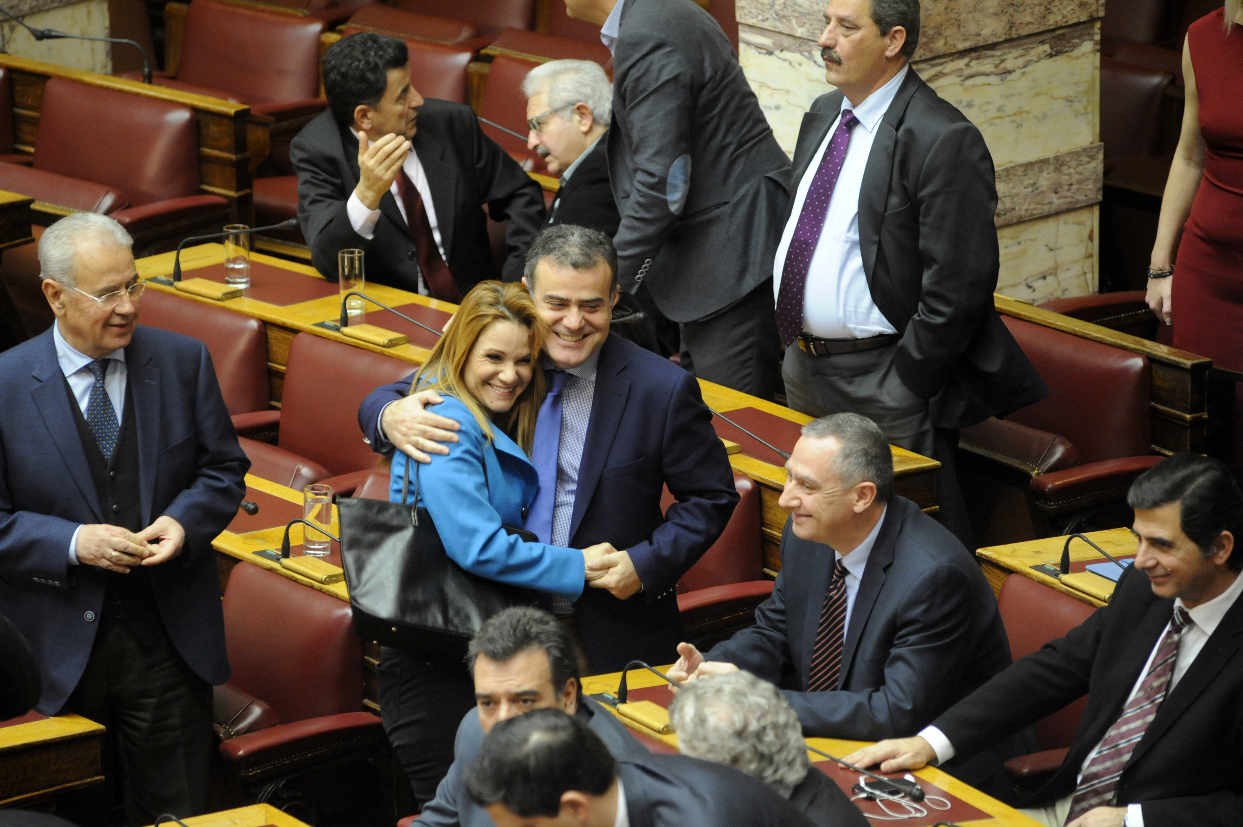 Η κρυφή κάμερα της Βουλής – Όλα τα παρασκήνια πριν και μετά την ψηφοφορία