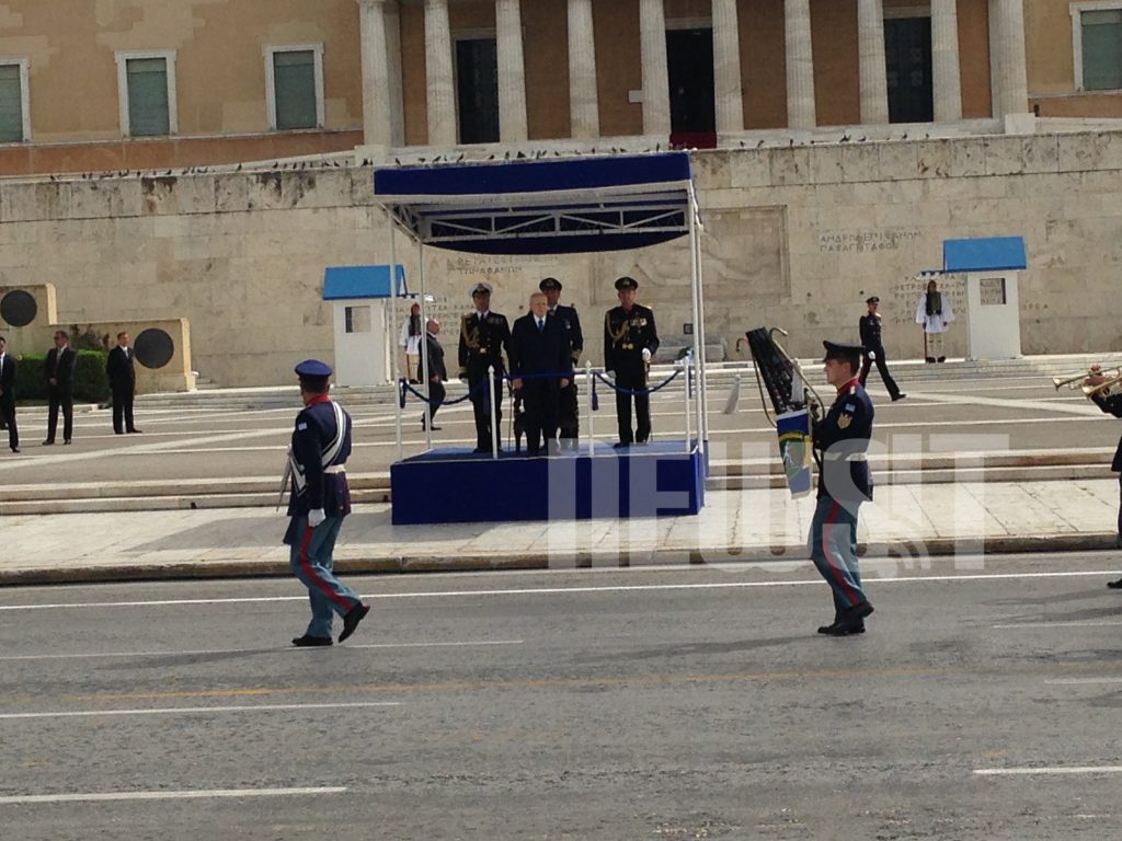 Ολοκληρώθηκε η παρέλαση – Χιλάδες αστυνομικοί απέκλεισαν το κέντρο – ΦΩΤΟ