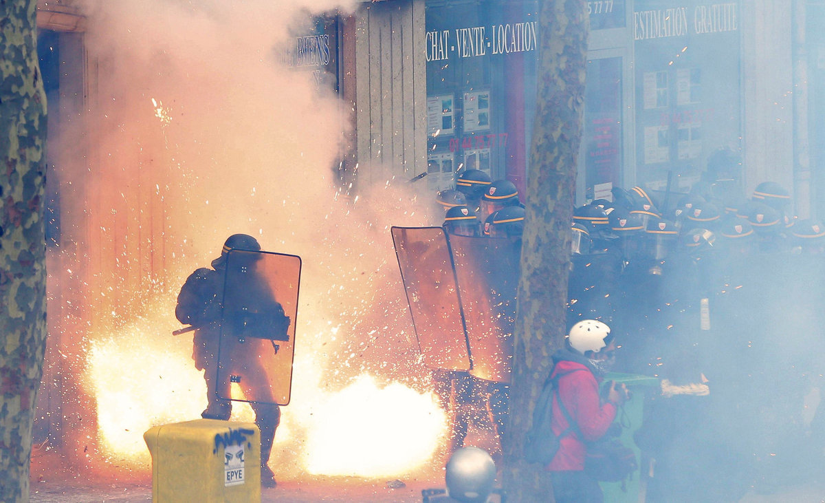 Παρίσι: “Άγρυπνη νύχτα” συγκρούσεων με βία και συλλήψεις