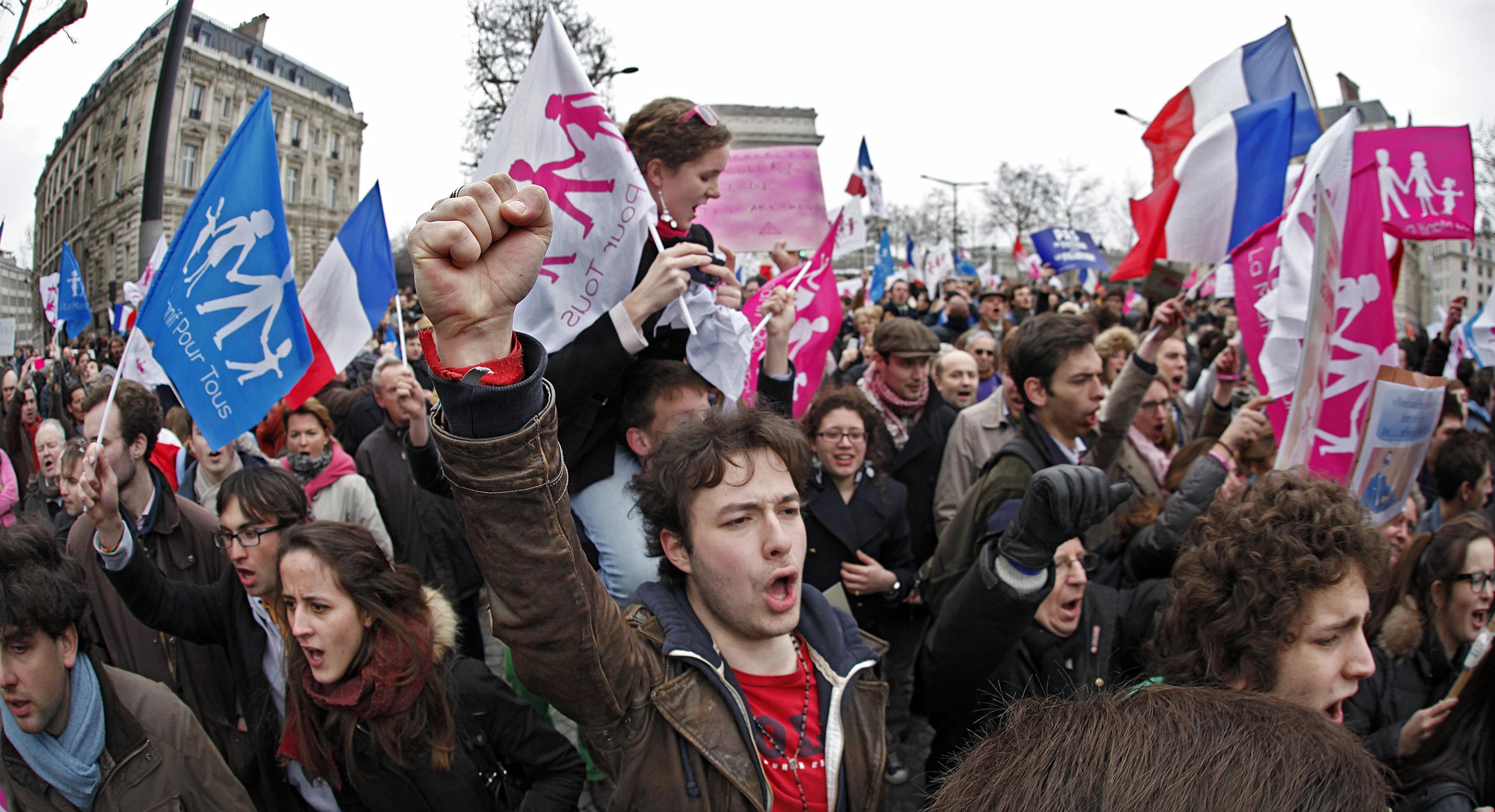 Παρίσι: Τεράστια διαδήλωση κατά των γάμων μεταξύ αμοφυλόφιλων