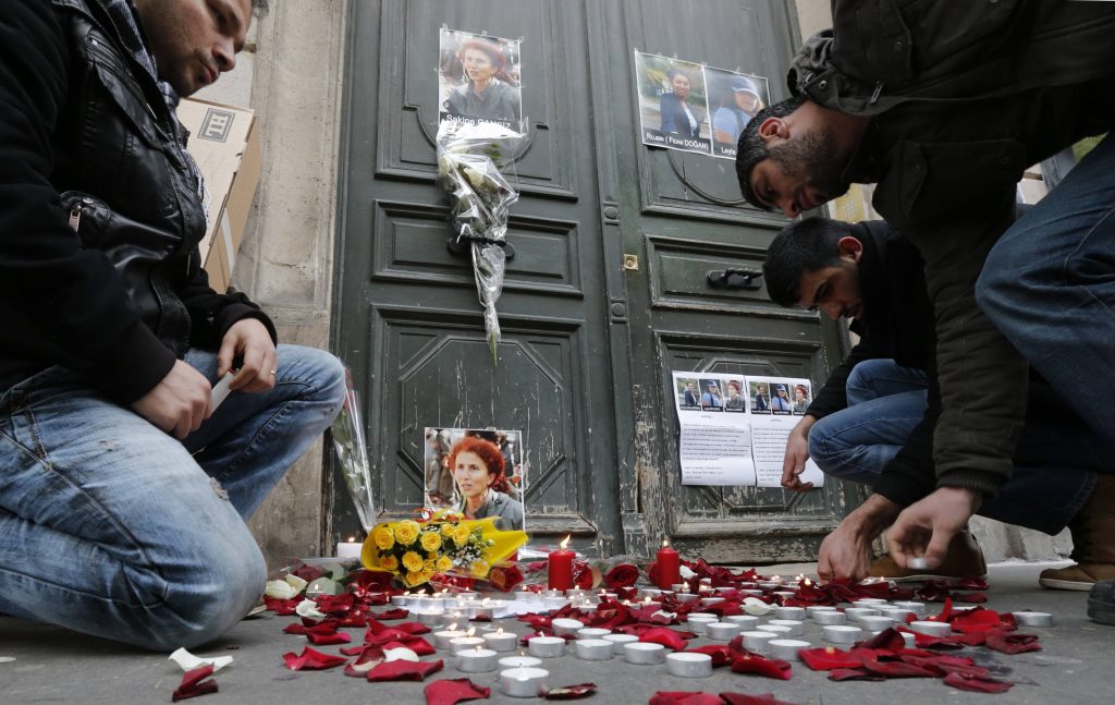 PKK: Θα θεωρήσει υπεύθυνο το Παρίσι αν δεν εξιχνιαστεί η δολοφονία των 3 μελών του
