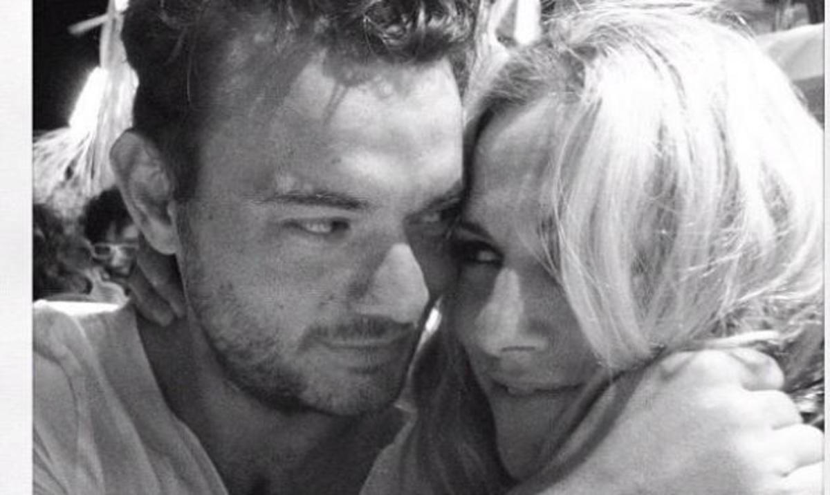 Ντ. Παπαδημητρίου: Η ευχή στο νεόνυμφο ζευγάρι και η διασκέδαση στο γαμήλιο γλέντι!