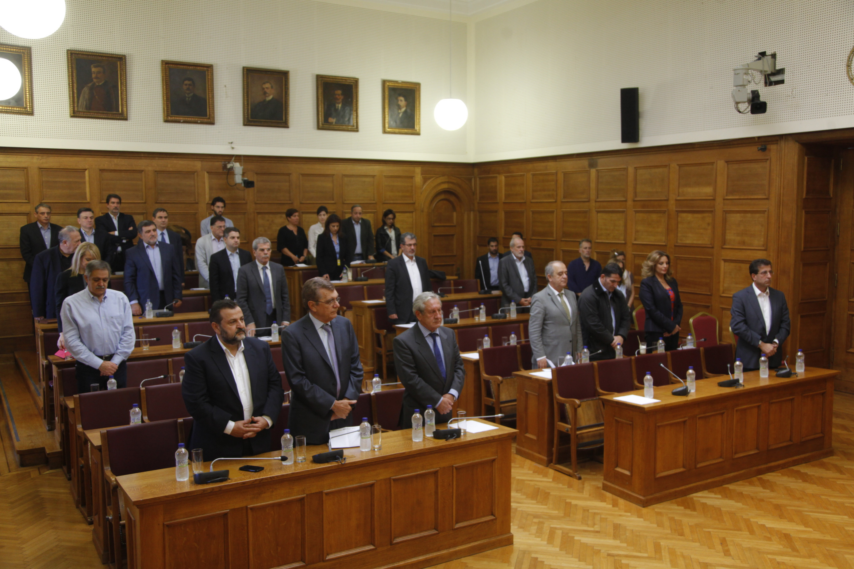 Και οι βουλευτές του ΠΑΣΟΚ στο “αντάρτικο” εναντίον του Στουρνάρα για τον φόρο ακινήτων – “Ας βρει ισοδύναμα ή ας παραιτηθεί”