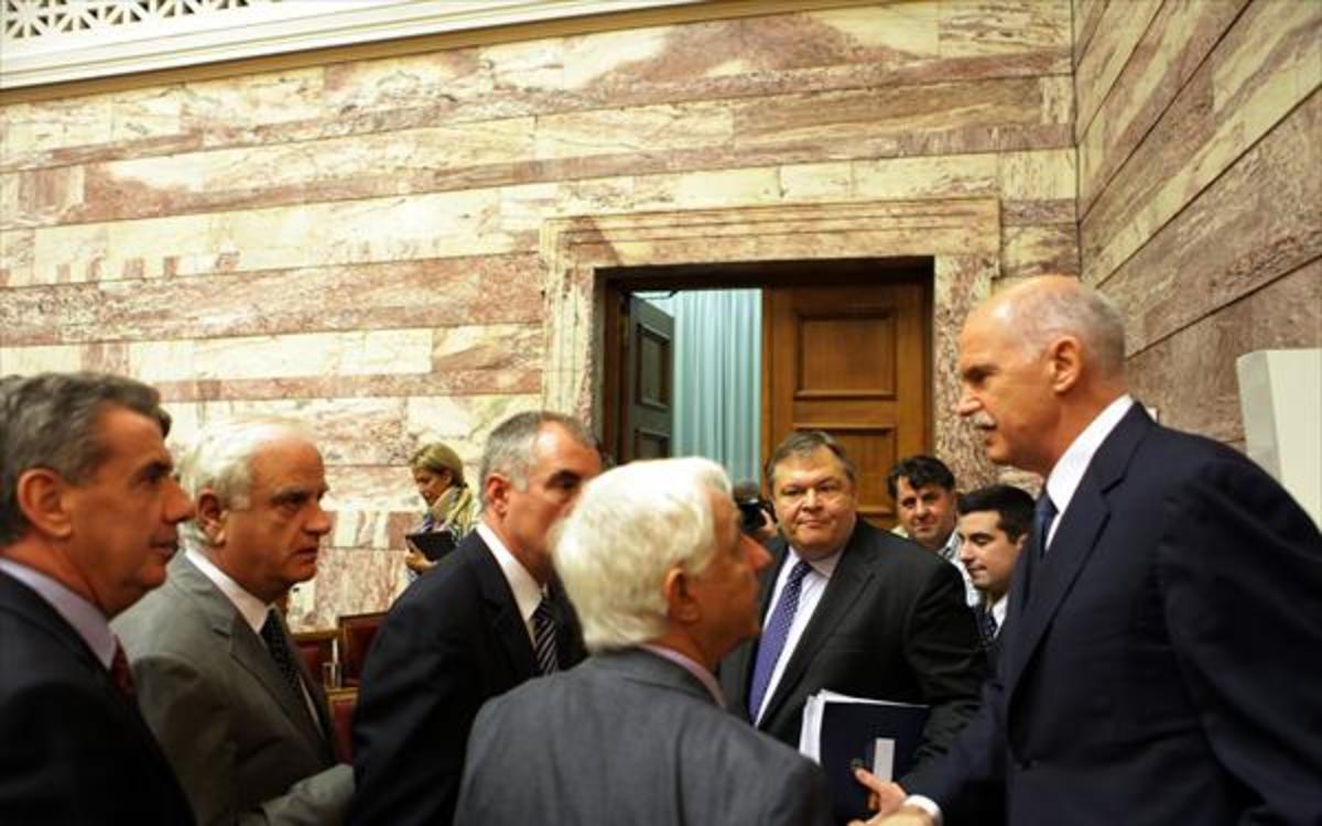 ΠΑΣΟΚ: Οι μονομάχοι τα στρατόπεδα και τα λάφυρα