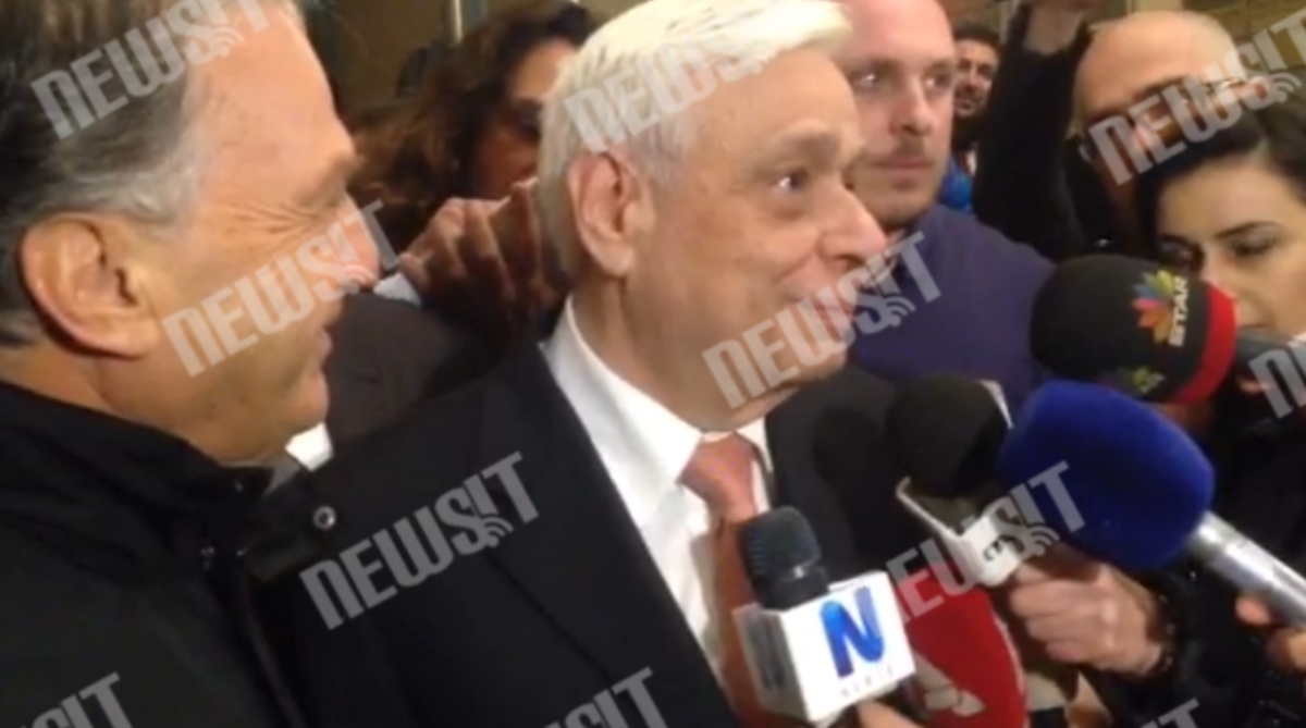 Παυλόπουλος στο γραφείο του