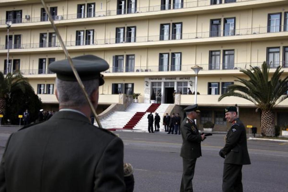 Περικοπές: Γιατί οι στρατιωτικοί δεν μπορούν να χαίρονται ακόμη κι αν τελειώσουν