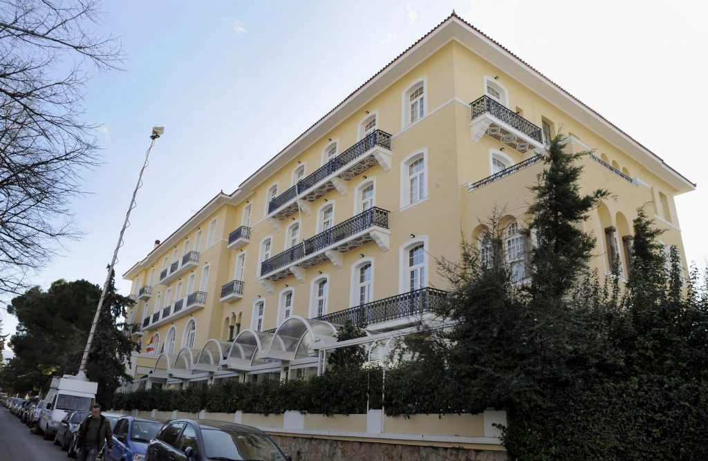 Συνελήφθη για χρέη στο Δημόσιο ο ιδιοκτήτης του ξενεδοχείου “ΠΕΝΤΕΛΙΚΟΝ”