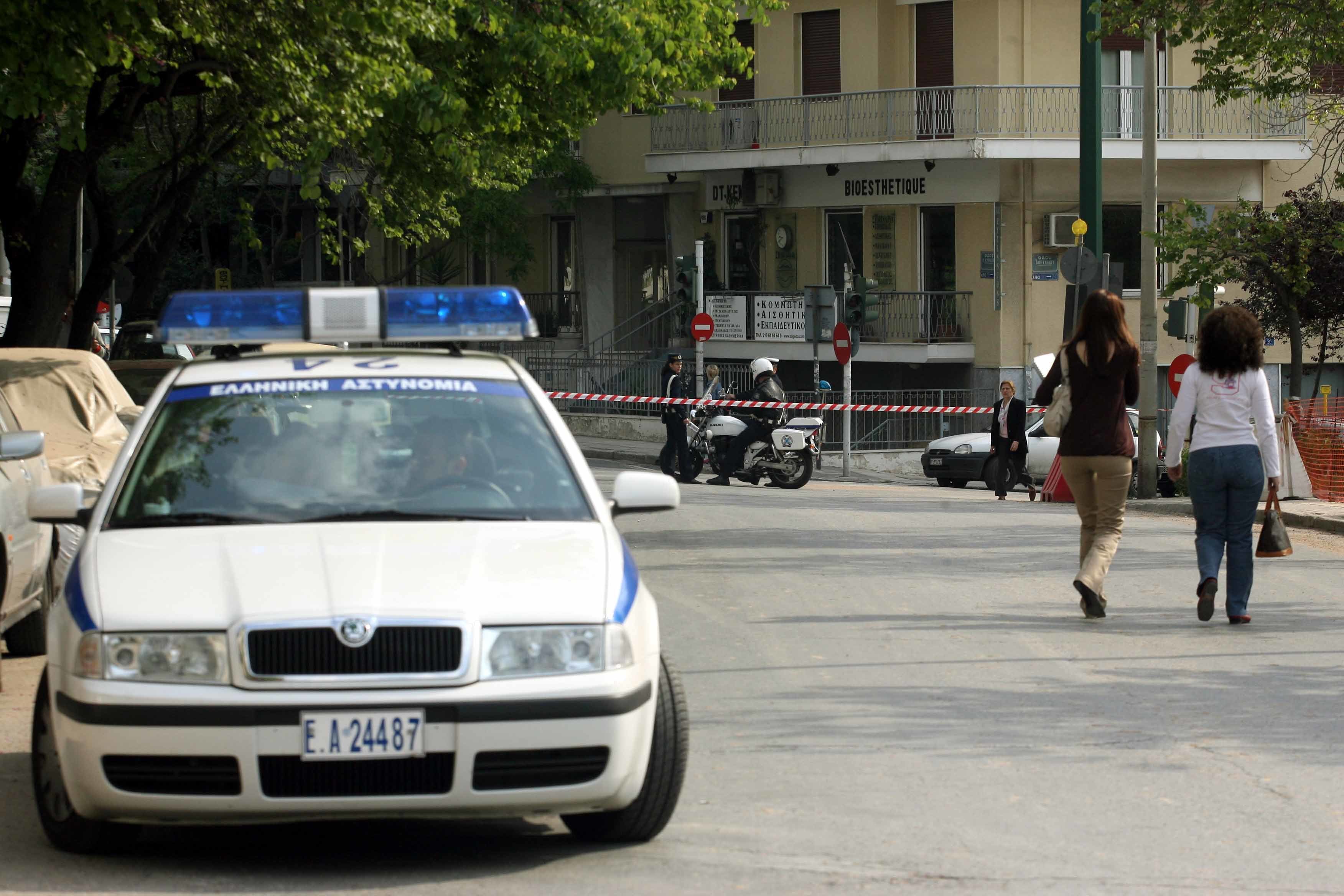 Έριξαν τζιπ, πυροβόλησαν τη τζαμαρία, αλλά στην τράπεζα δεν μπήκαν!