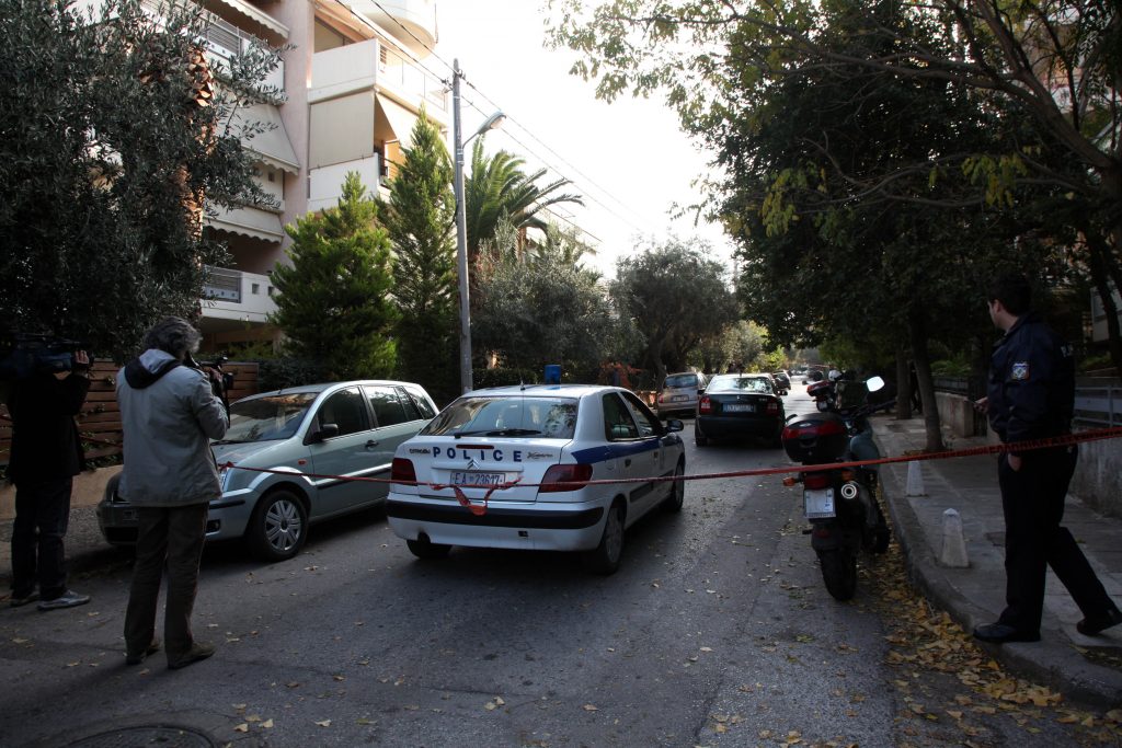 Δυο ληστείες σε καταστήματα μόλις έπεσε η νύχτα