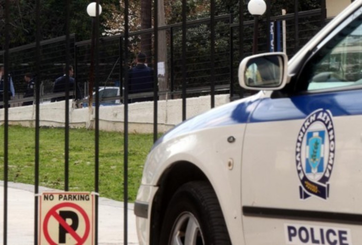 Λαμία: Συνέλαβαν επικίνδυνο δραπέτη σε καφενείο