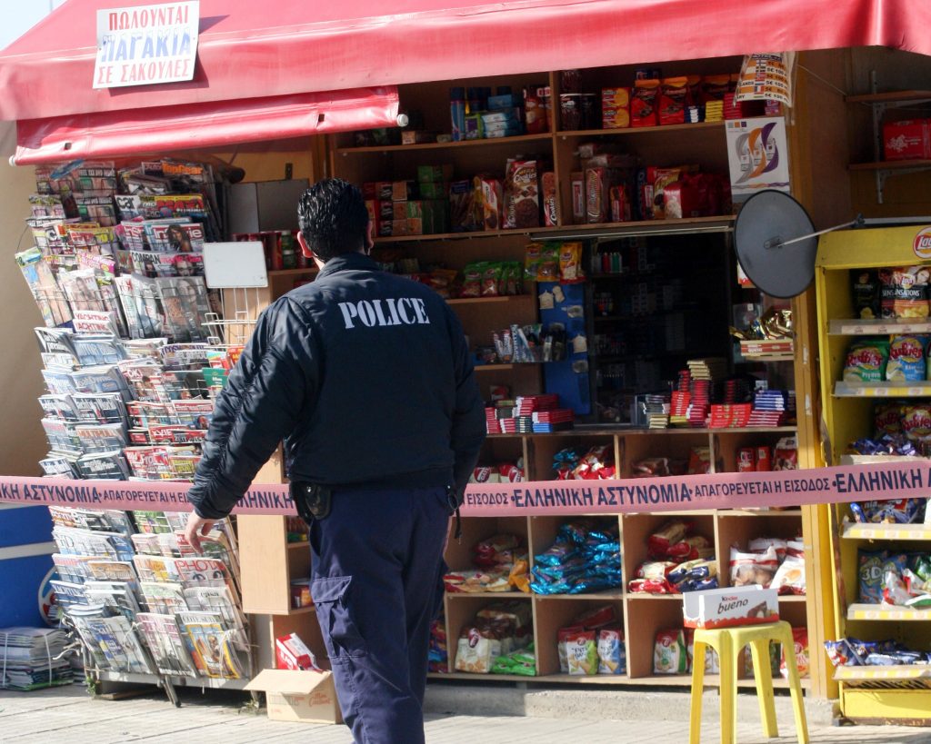 Τρόμος στην Καλλιθέα για ιδιοκτήτρια περιπτέρου