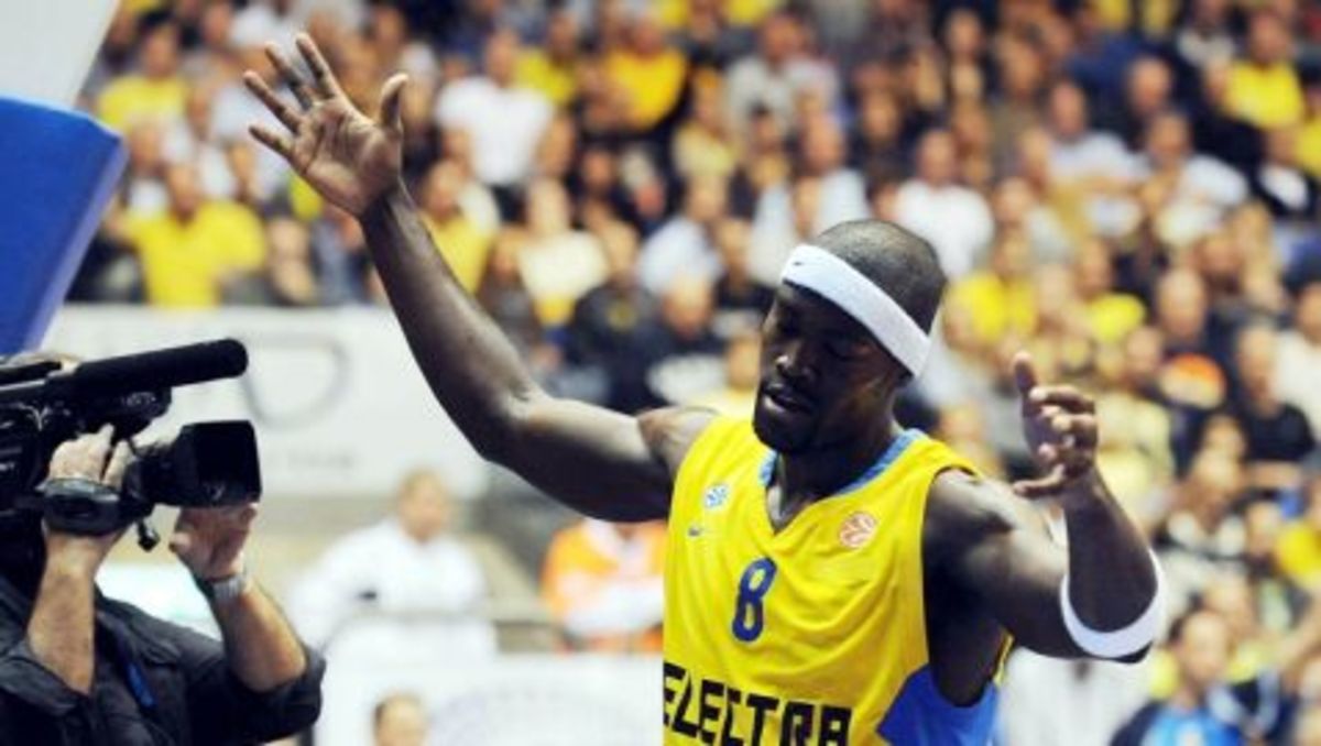 “Ερυθρόλευκος” ο Περκινς! (VIDEO)