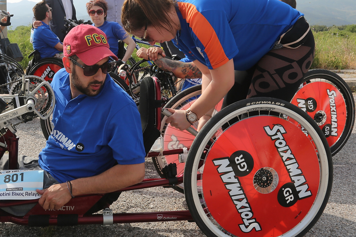 H Stoiximan στέκεται δίπλα στο “Περπατώ”