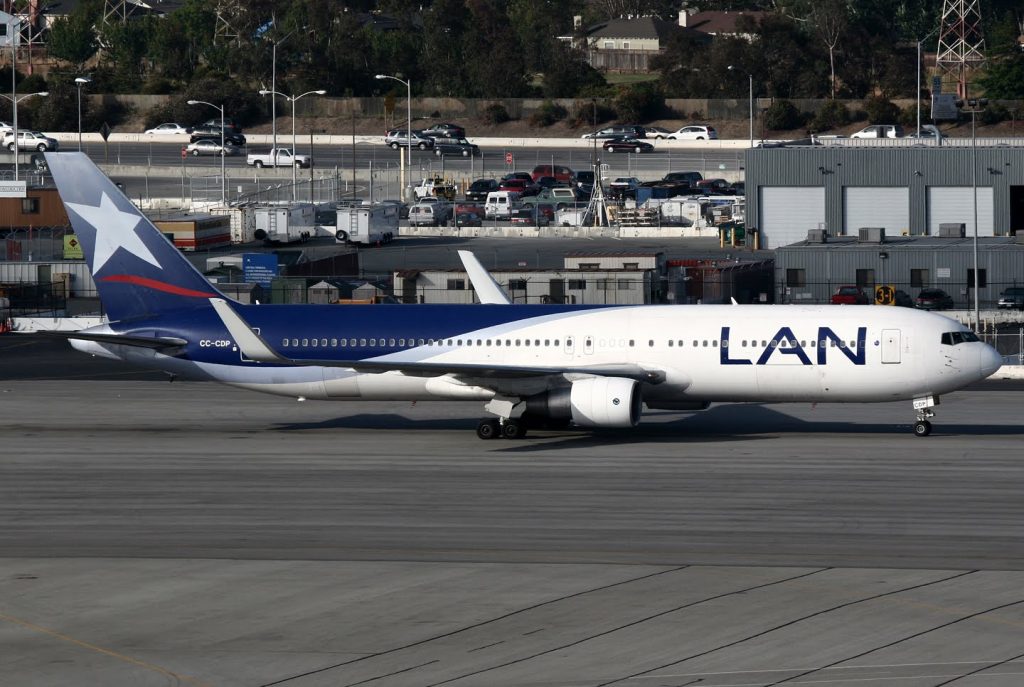 Υπουργός έβρισε και έσπρωξε εργαζόμενη σε αεροπορική εταιρεία