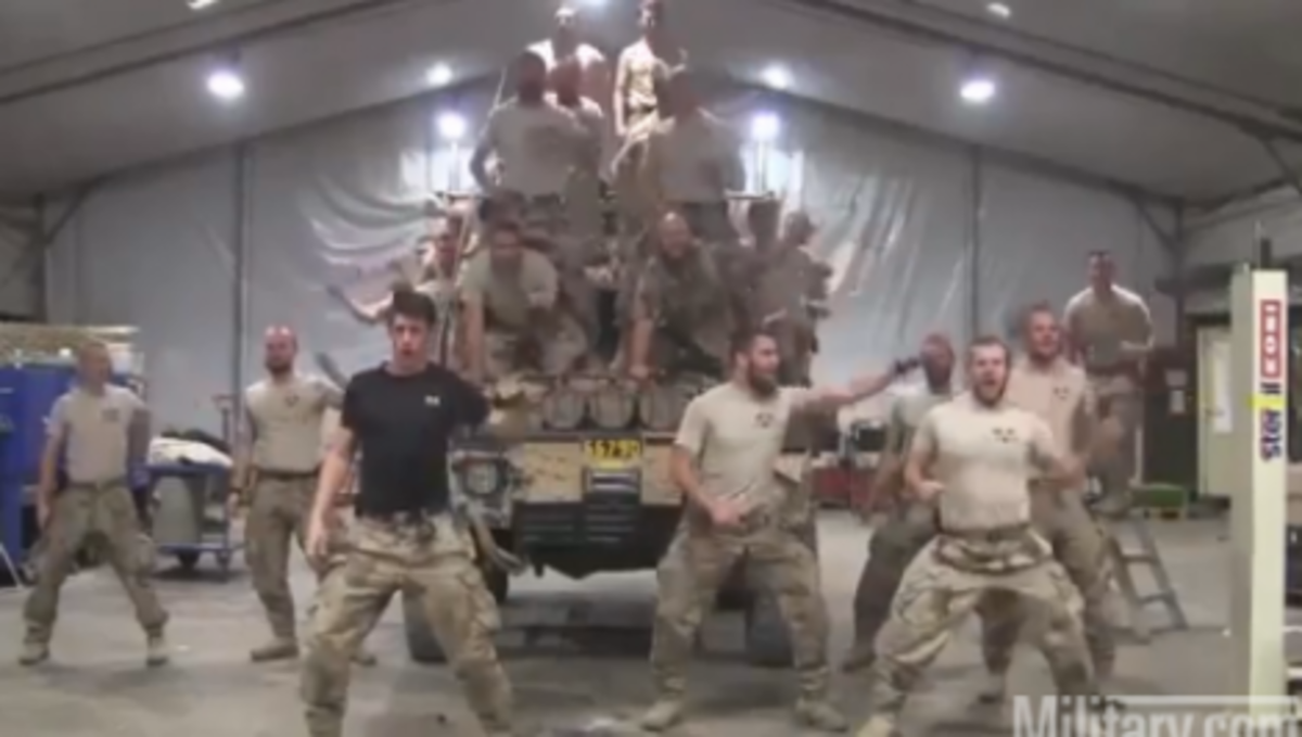 Σουηδοί πεζοναύτες σε… μουσικοχορευτικό βίντεο!