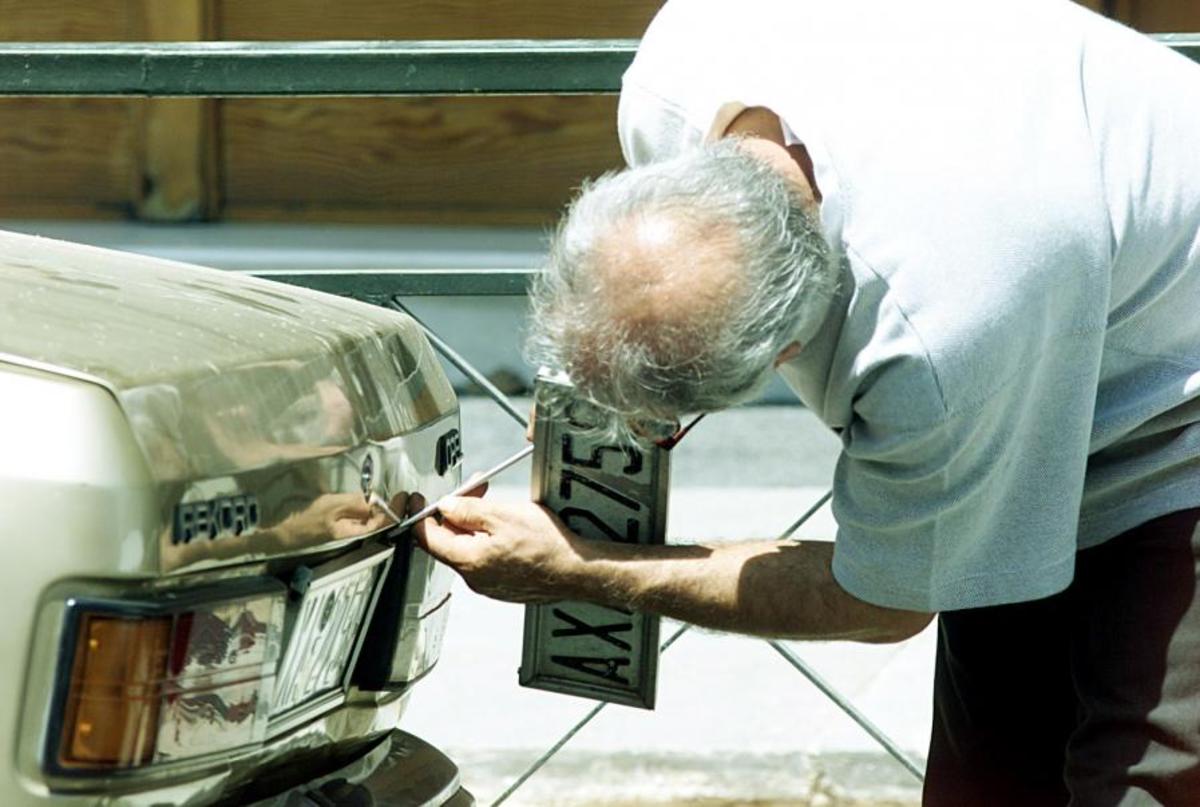 Αυτή είναι η κρίση! – Οριστικό χειρόφρενο σε 204.000 αυτοκίνητα