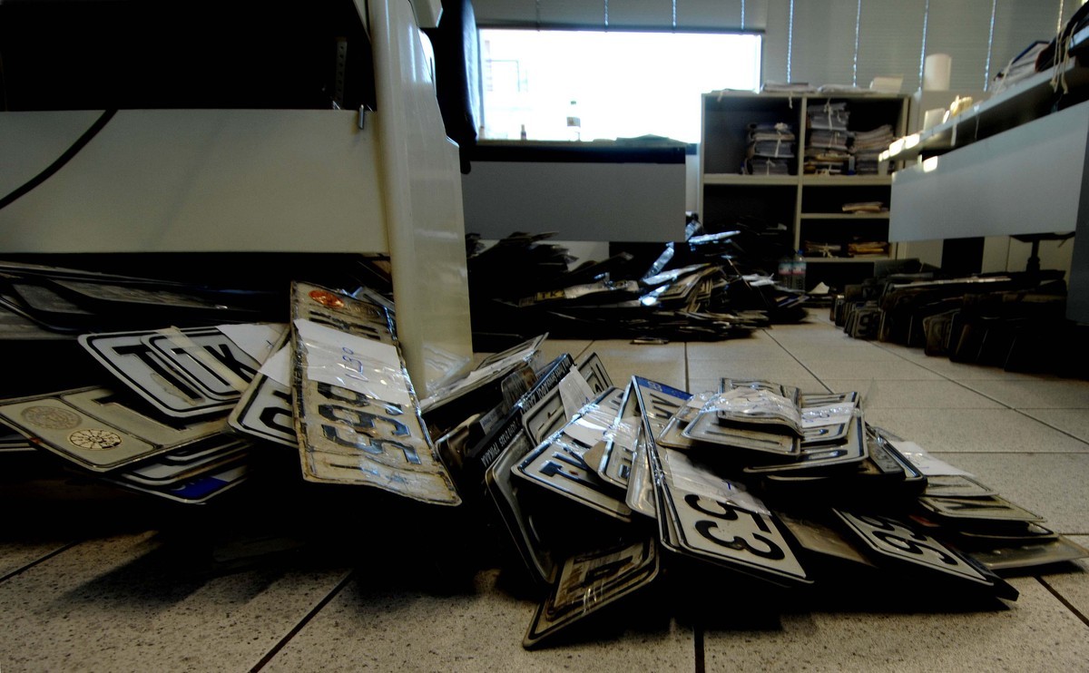 Επιστρέφονται οι πινακίδες για τον Δεκαπενταύγουστο