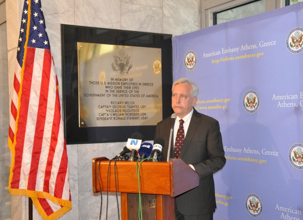 Το συγκινητικό μήνυμα της κόρης θύματος της 17Ν στον Αμερικανό πρέσβη