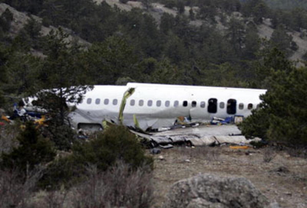 22 νεκροί από πτώση αεροπλάνου