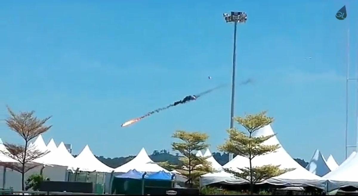 Σύγκρουση αεροσκαφών στη διάρκεια επίδειξης (ΒΙΝΤΕΟ)