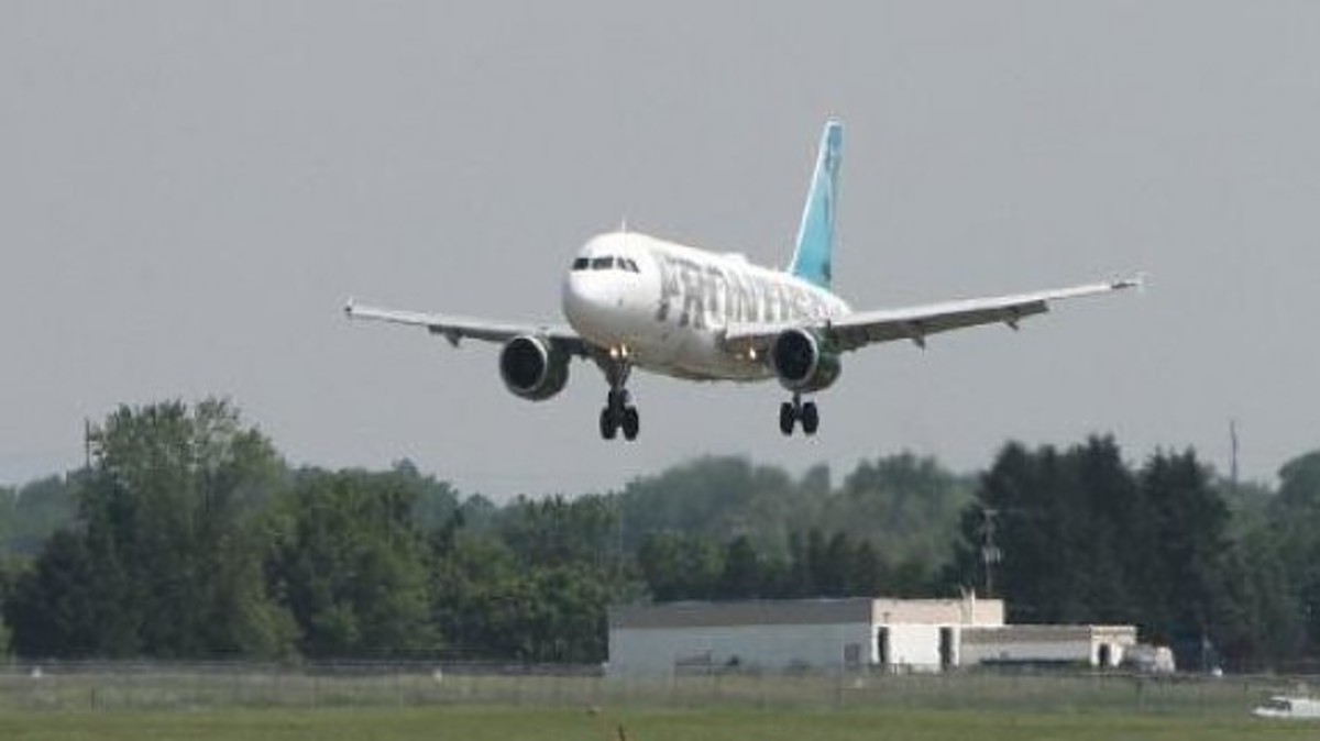 Συναγερμός στο Αεροδρόμιο Λάρνακας – Αεροπλάνο προσέκρουσε σε φυσσούνα κατά την απογείωση!