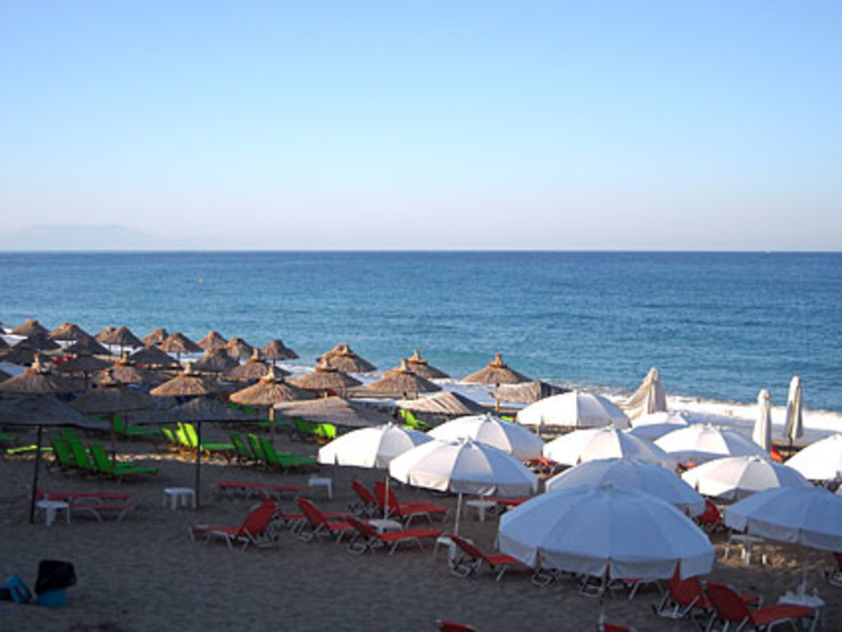 Στρατός”  Ρουμάνων φοιτητών τουριστικών σχολών στα Ελληνικά και Κυπριακά ξενοδοχεία