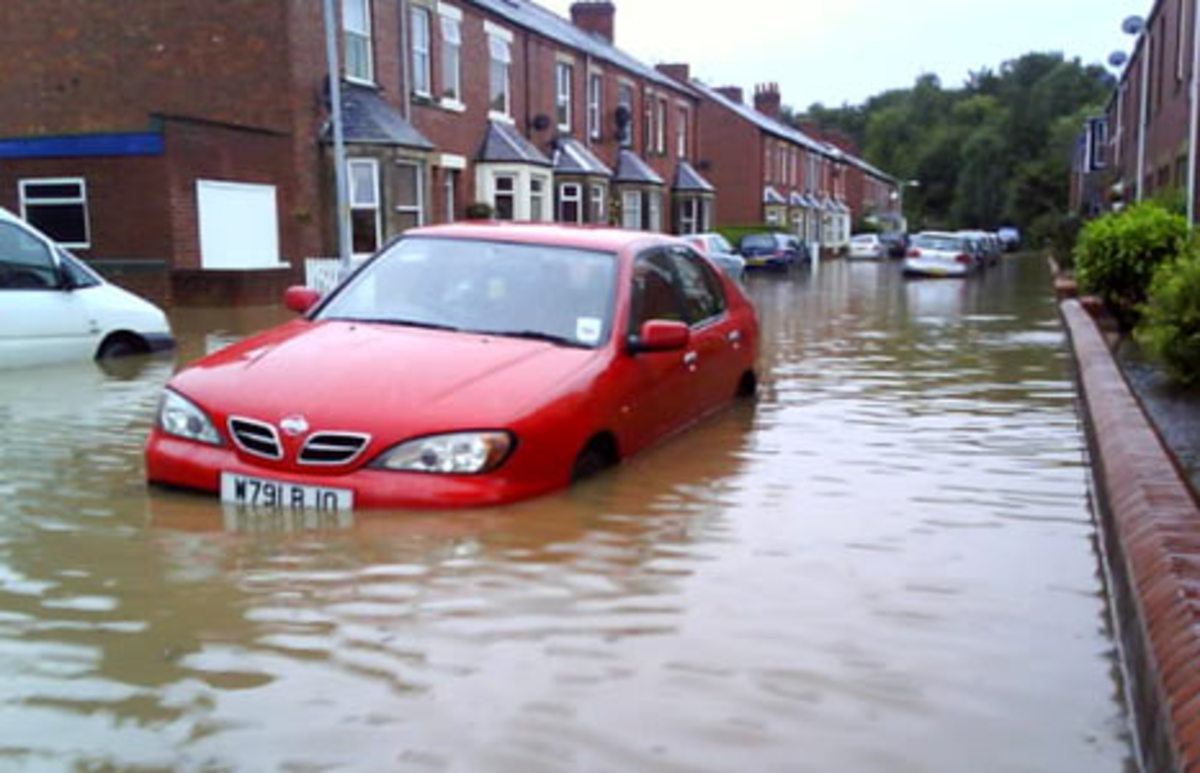 Εκατοντάδες άστεγοι από πλημμύρες στη Βρετανία